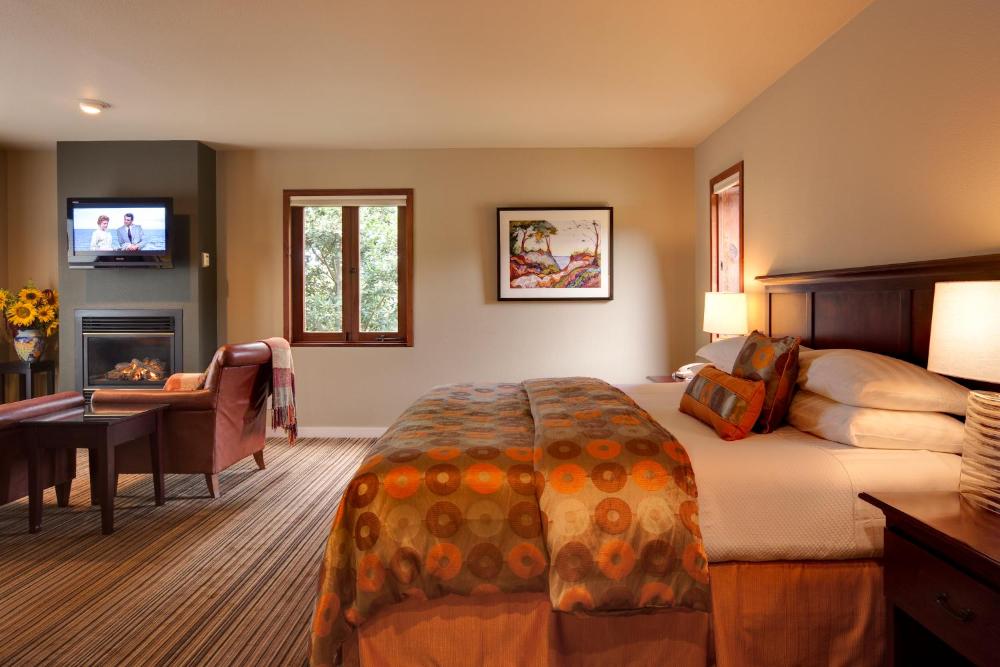 Deluxe King Room interior