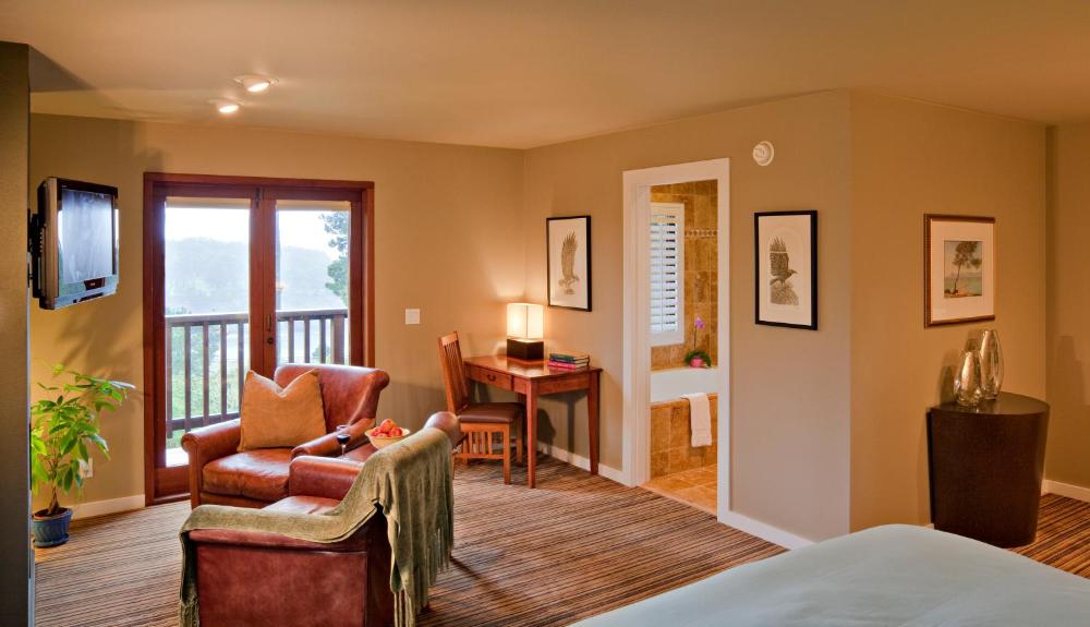 King Room with Balcony interior