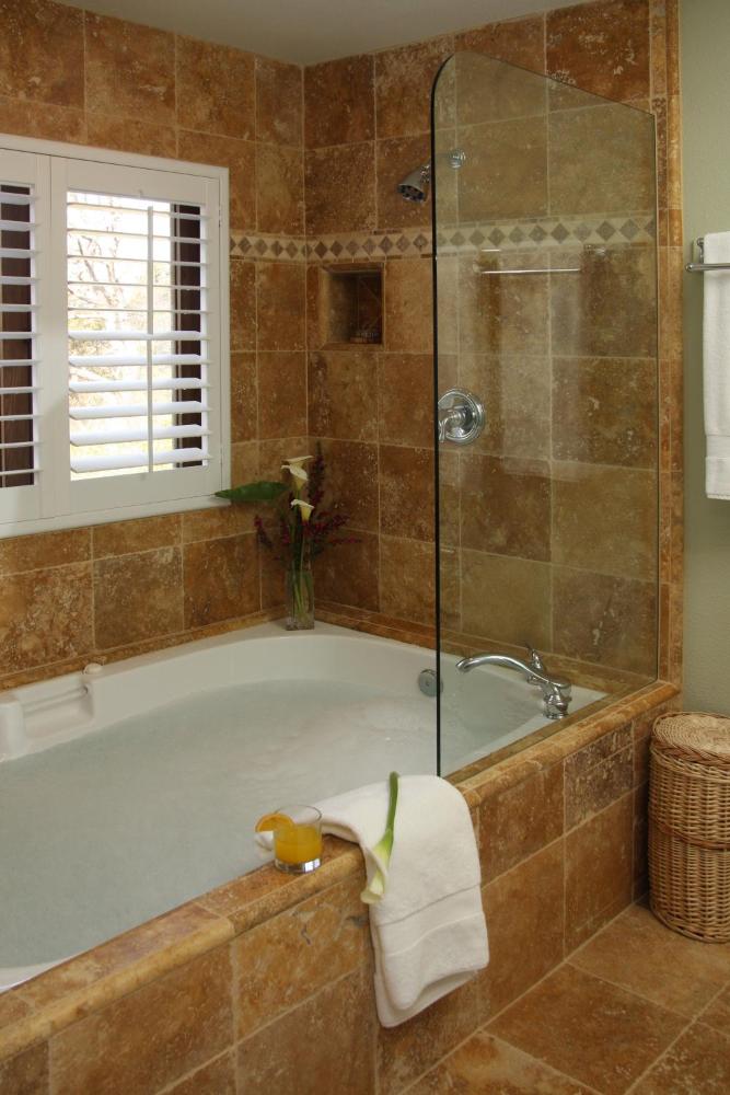 Deluxe Queen Room interior